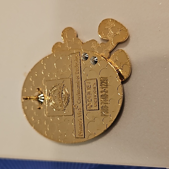 Disney Chase Visa 2013 Commemorative Pin Back Mickey - Picture 4 of 6